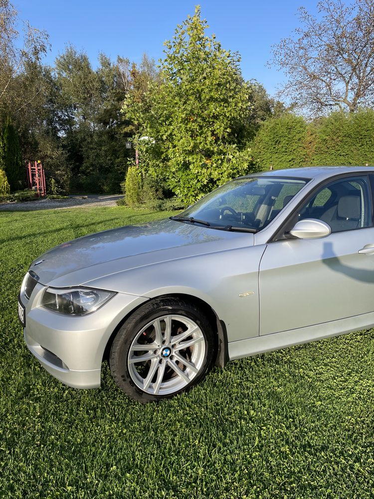 Bmw E90 320i + LPG zadbana