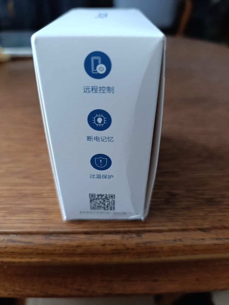 Aqara Smart Wall Switch E1 (pojedynczy, z przewodem neutralnym). 
Jest