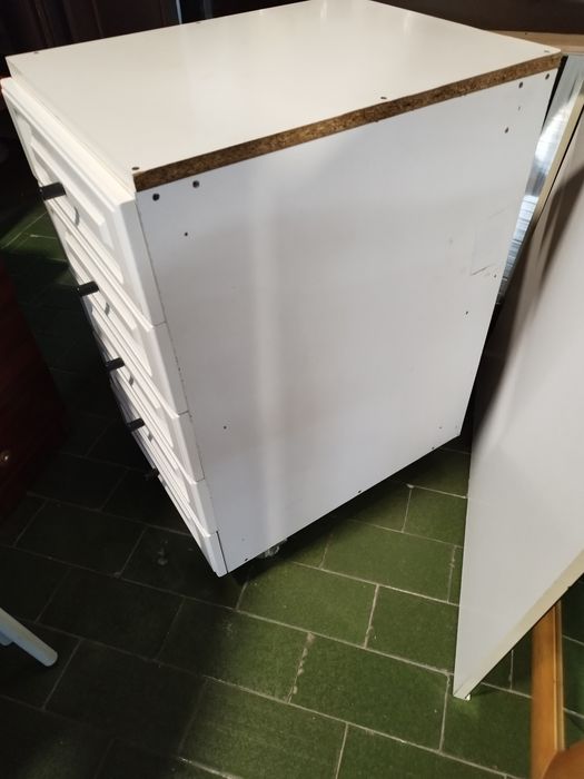 Movel com rodas 5 gavetas