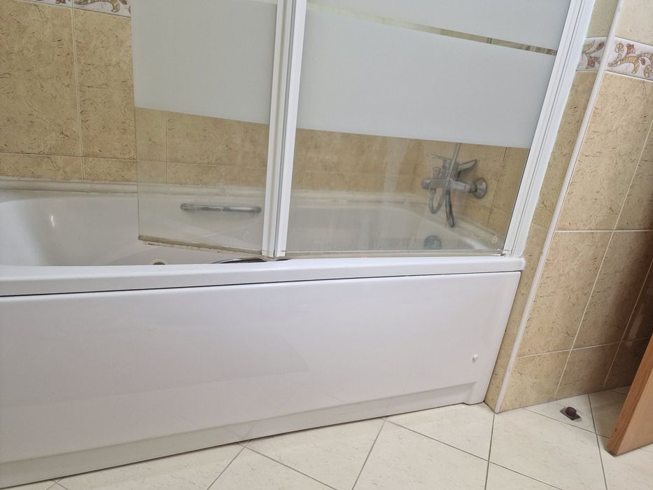 Banheira hidromassagem com resguardo