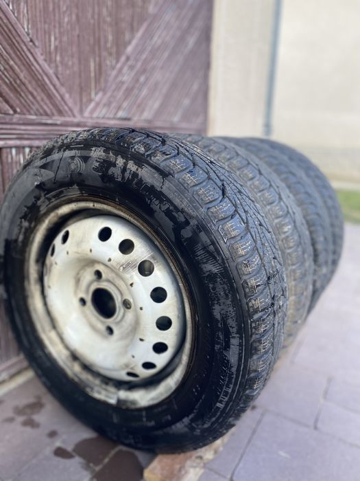 Продам комплект зимової резини на дисках. 175/70/R13 82T