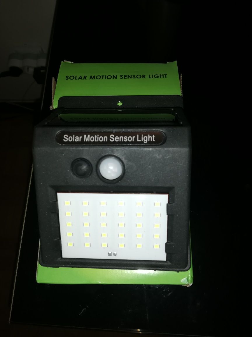 Luz led solar com sensor de movimento
