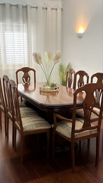 Mesa de Jantar e cadeiras