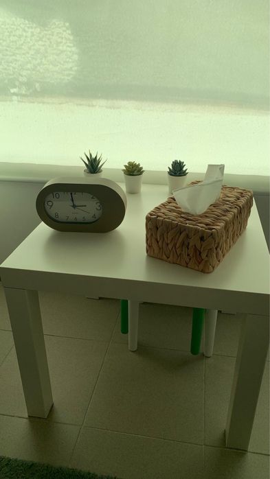 Mesa de apoio branca ou preta