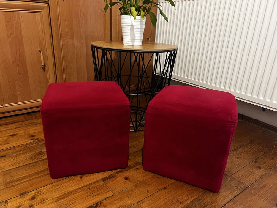 Czerwone male pufki jak nowe