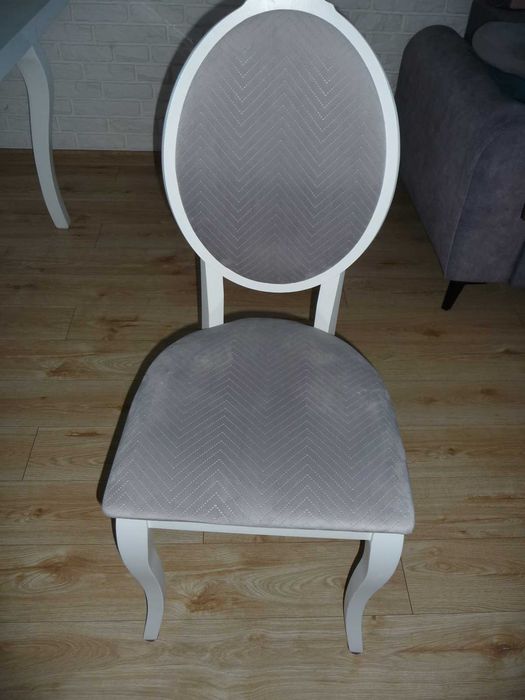 Krzesła białe tapicerowane sztuk 6