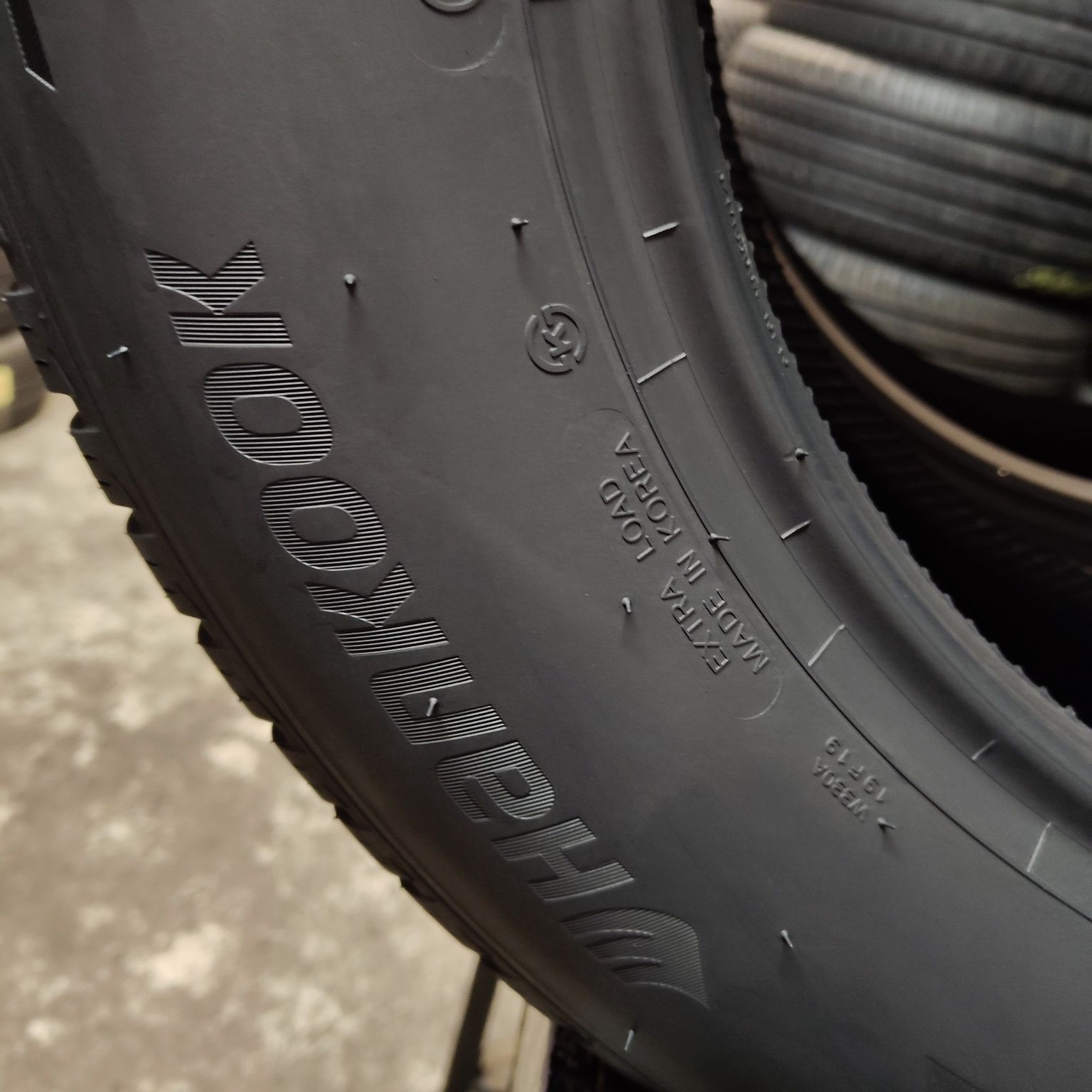 225/65/17 Sprzedam parę opon zimowych Hankook