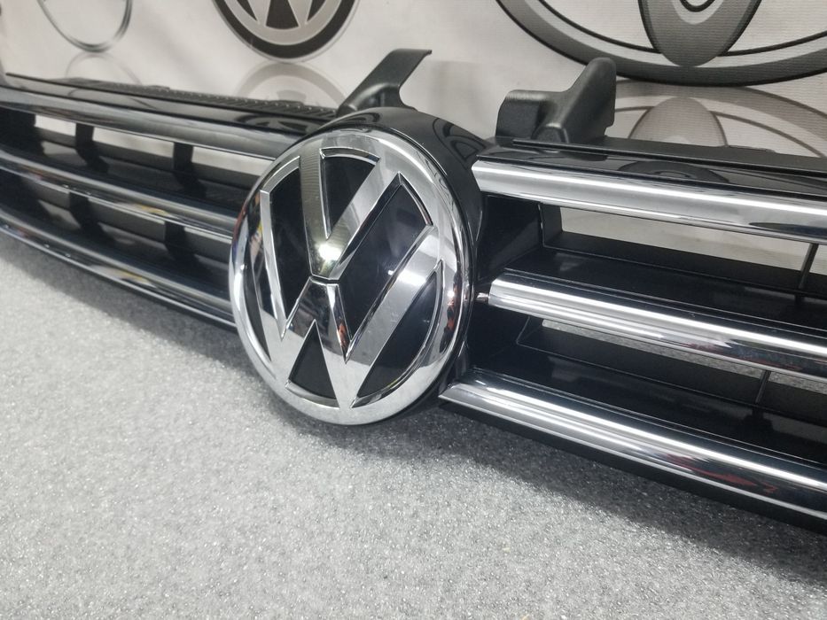 Решітка радіатора Гриль Volkswagen Touran 5TA