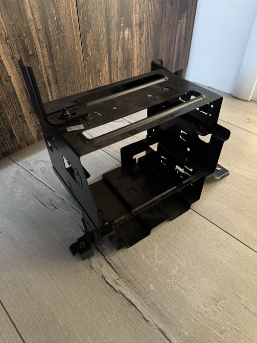 Saab 9-3 klatka tylna mocowanie wzmacniacz amp2 nawigacja zmieniarka