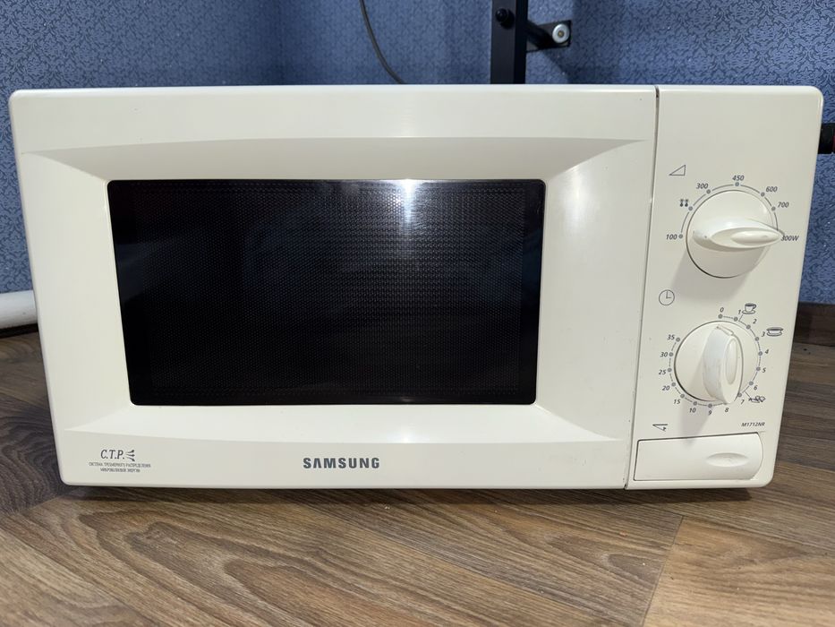 Микроволновка Samsung M1712NR