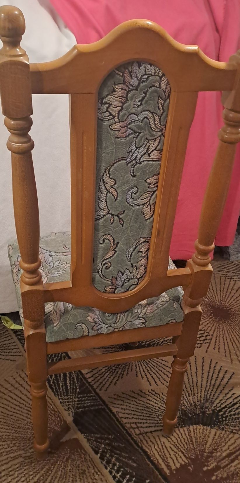 Sprzedam  drewniane  krzesła