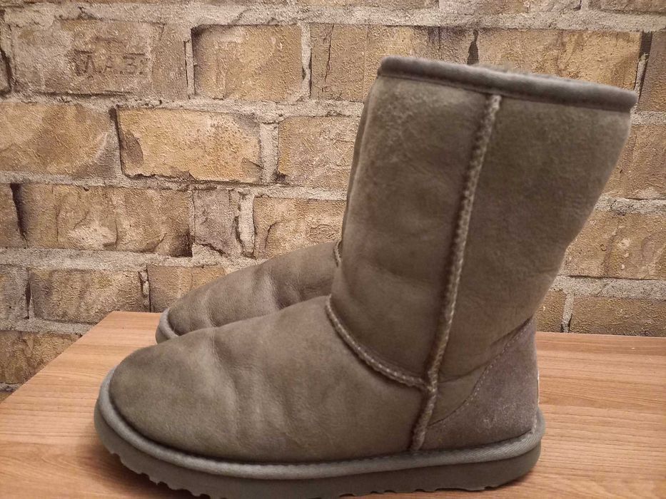 Зимние сапоги на натуральном меху Ugg размер 39.