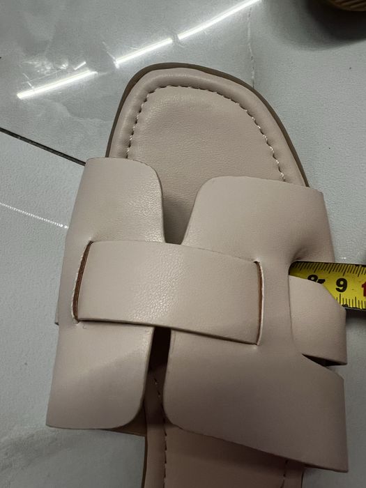 Молочні шльопанці 35р