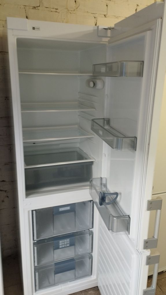 Холодильник бувший в користуванні