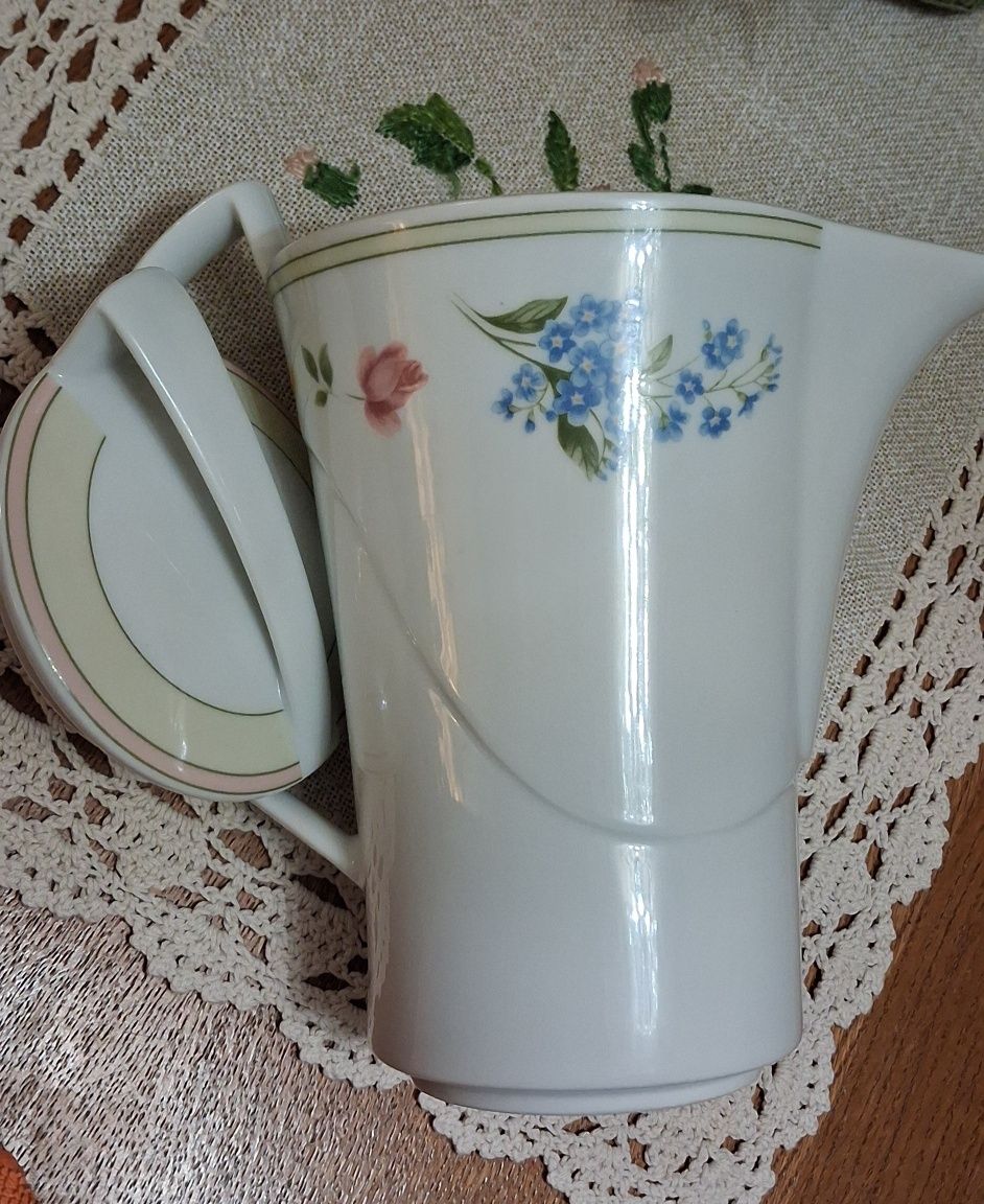 Dzbanek  firmy  Lubiana 1.20 L.