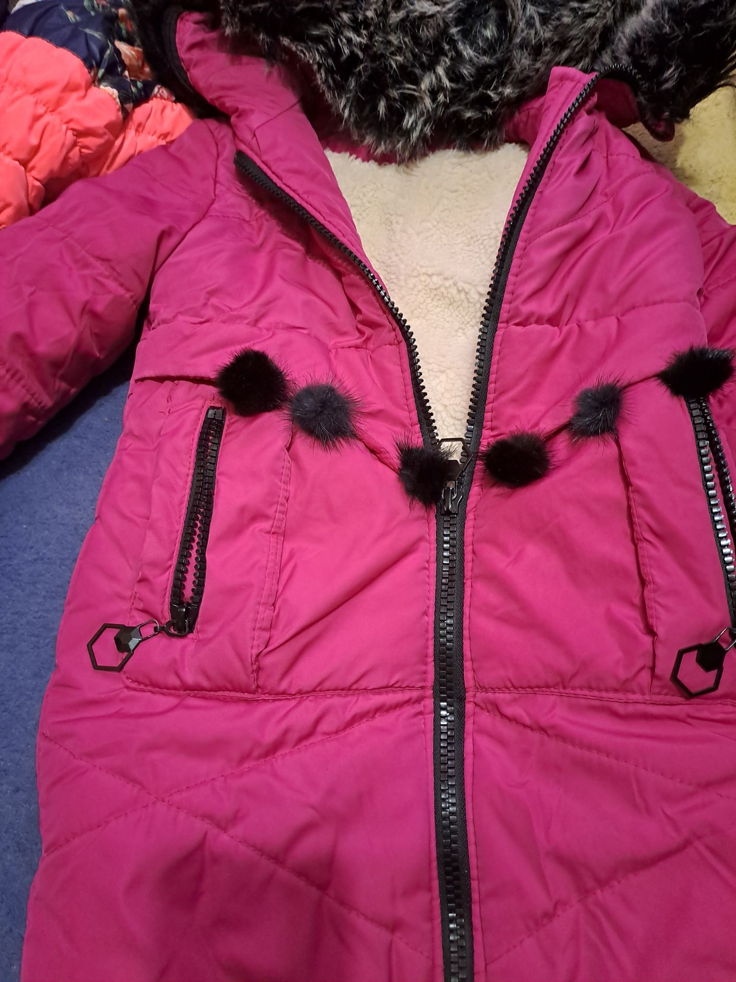 Курточка демисезон и пальто тёплое на девочку 2-3, и 5=7лет