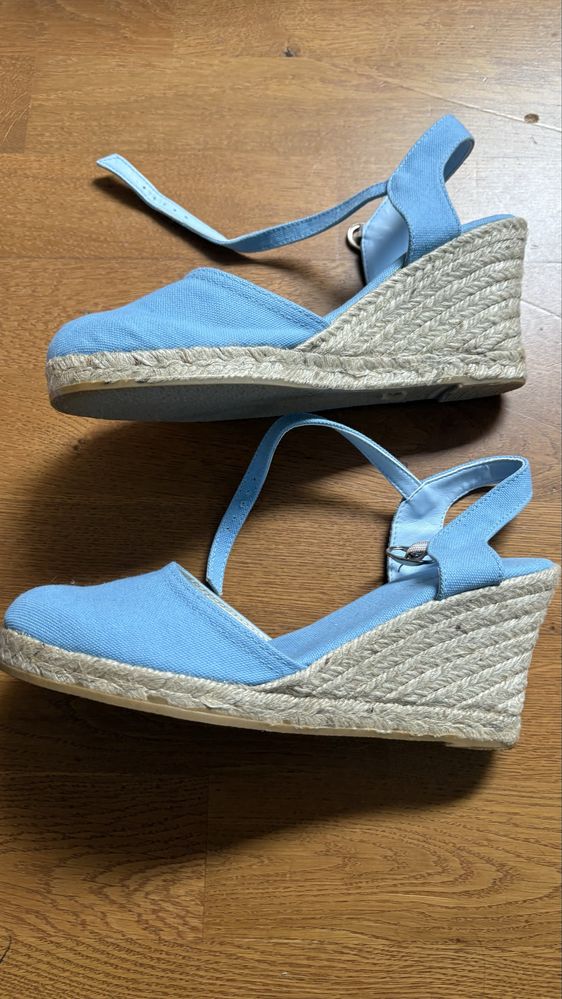 Nowe espadryle na platformie. Anna Field