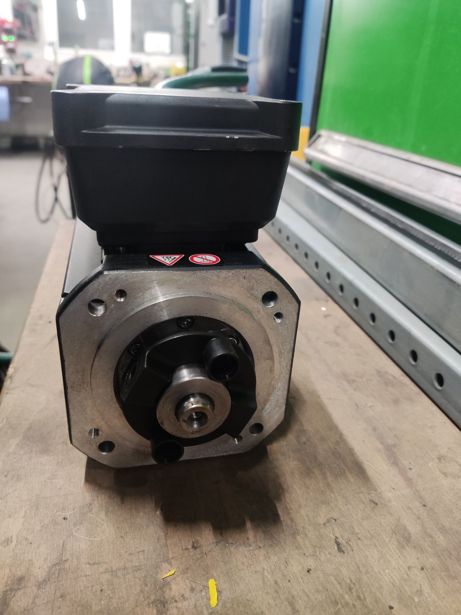 Silnik serwo, serwomotor Lenze 1.1kW mdsksbs056-23