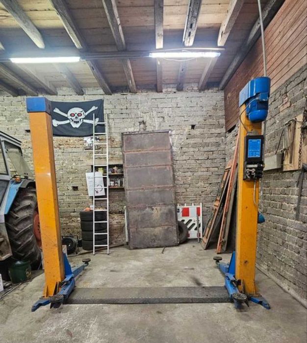 Podnośnik Dwukolumnowy Romeico H225. 2500kg 2,5 T Niemiecki