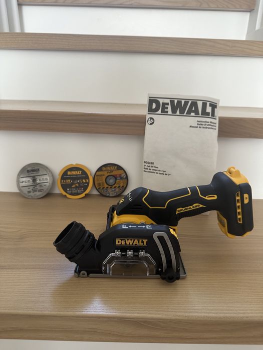 Безщіткова кутова болгарка dewalt dcs438