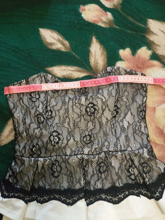 Вечернее короткое платье-бандо фирмы Kikiriki