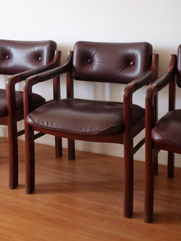 Mesa e cadeirões FOC /  FOC set of table and armchairs