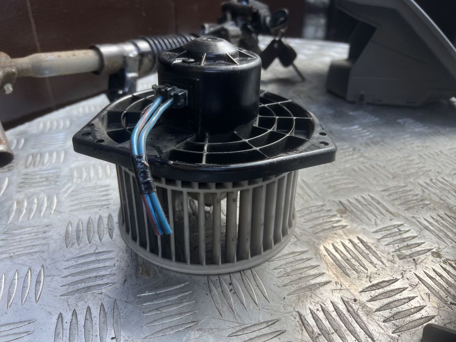 Моторчик печки Isuzu d-max год 05 d max исудзу д-макс