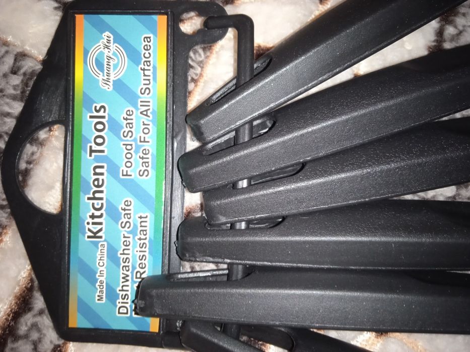 Продам недорого новий кухонний набір чорний 6 предметів