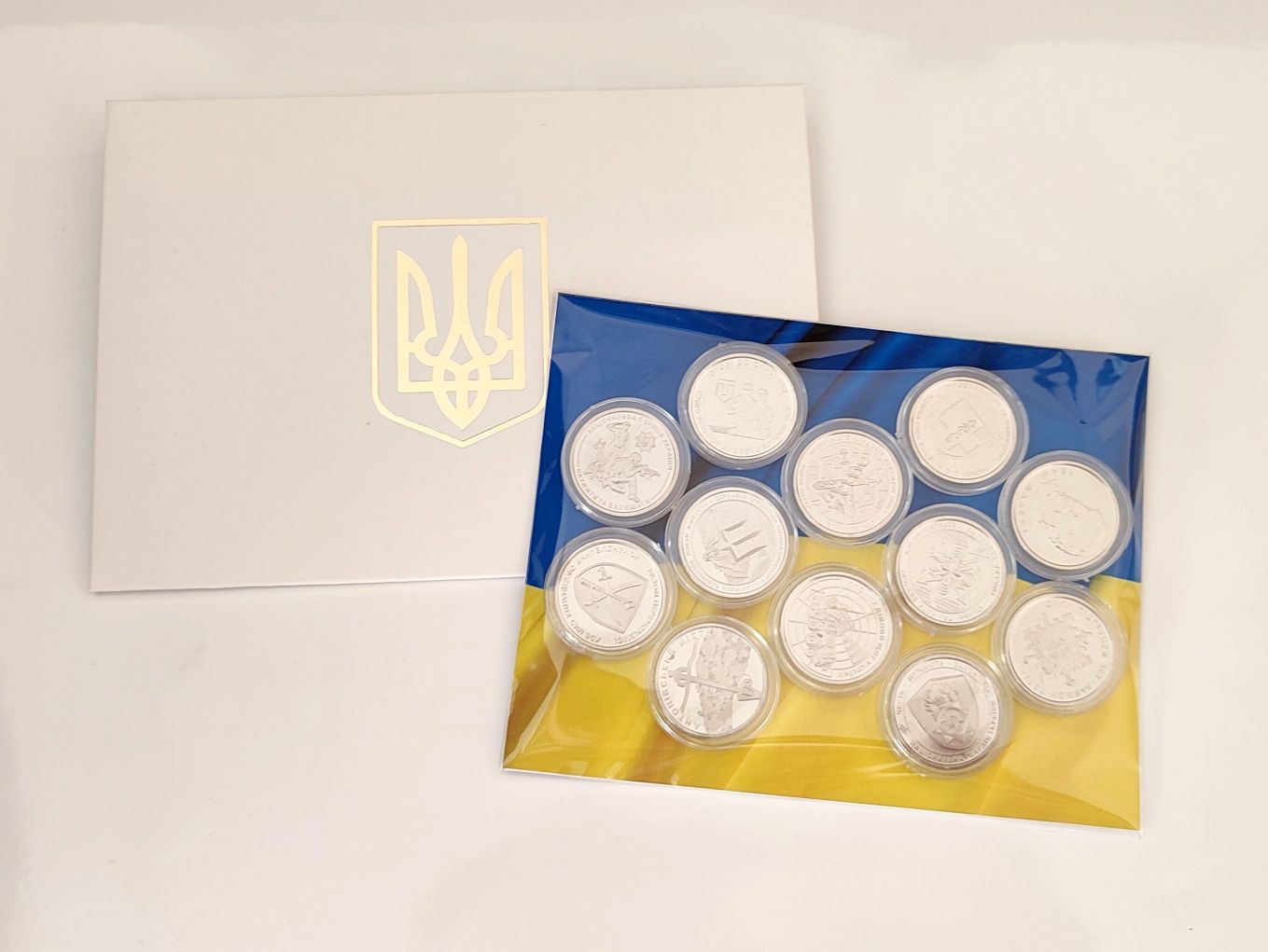 Всі 12 монет Подарунковий набір обігових пам'ятних монет 10 гривень