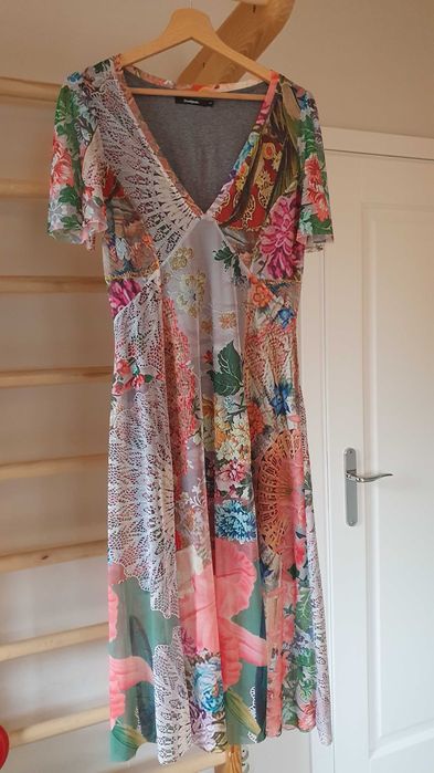 Wzorzysta sukienka DESIGUAL, rozm. 38.