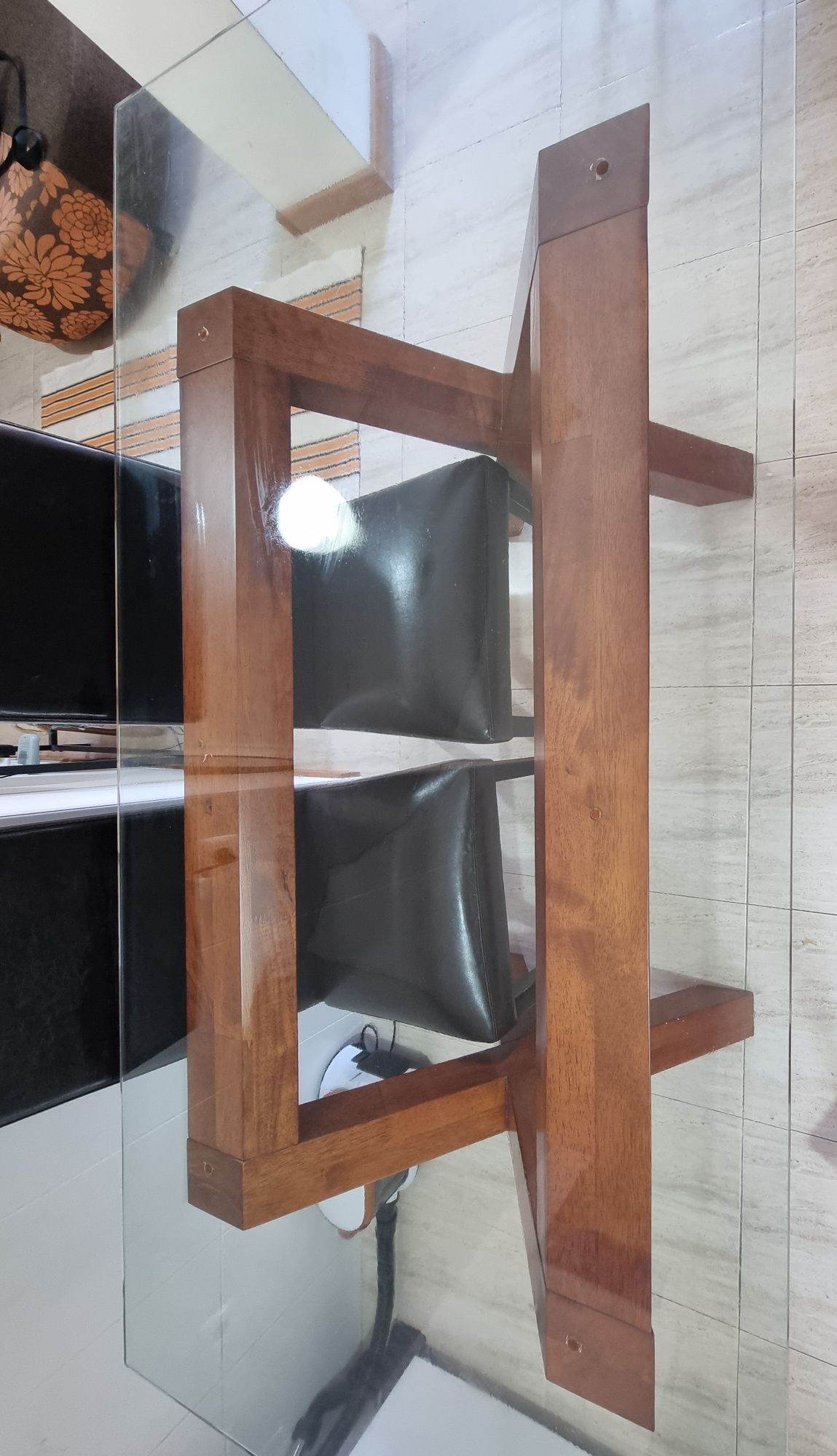 Mesa de sala de jantar, tampo em vidro