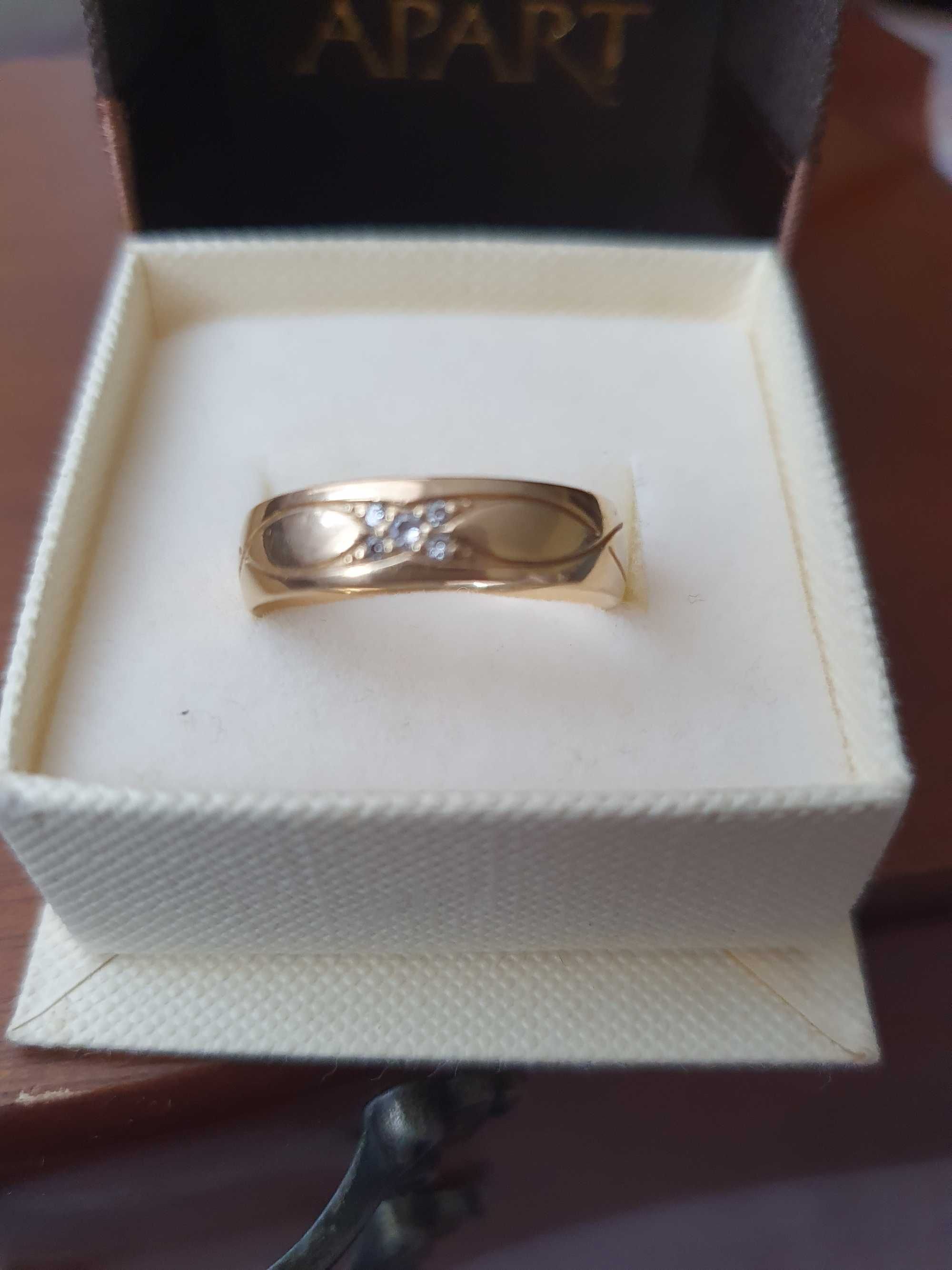 Obraczka zlota  z  diamentami 585 14k