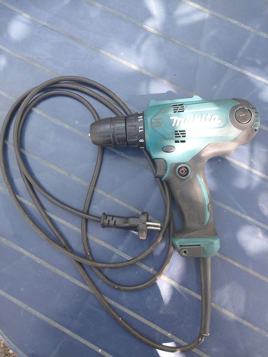 Дрель-шуруповерт Makita DF0300