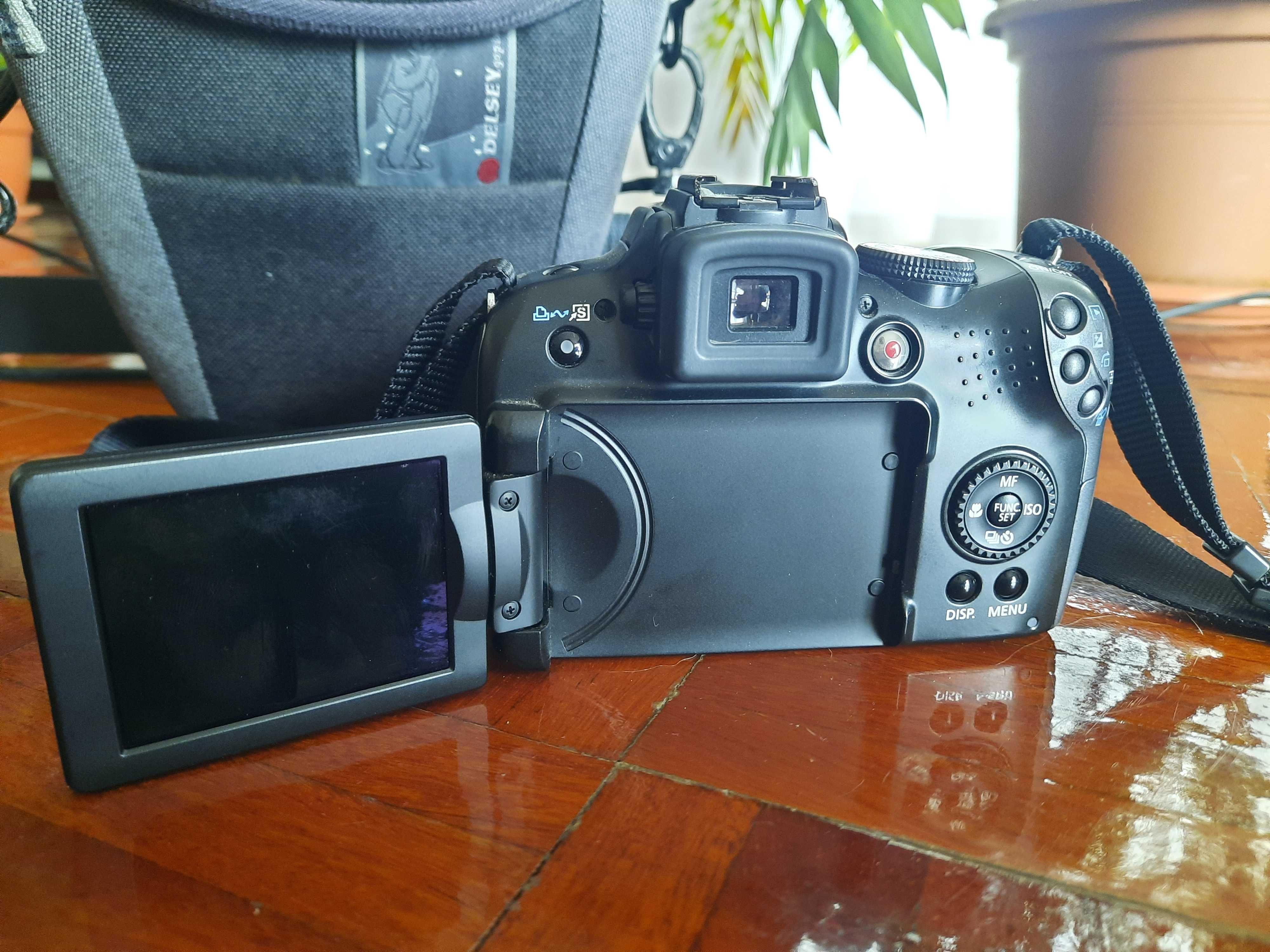 Canon PowerShot SX10 IS compacta e pronta a disparar