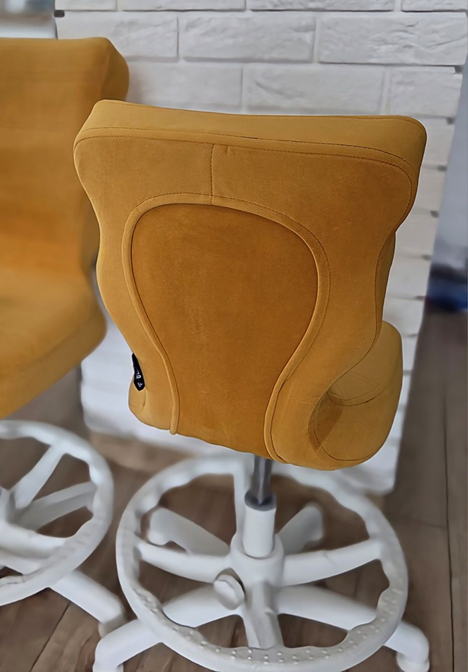 Ergonomiczne krzesła dla dzieci Entelo Petit (rozm. 3 i 4)