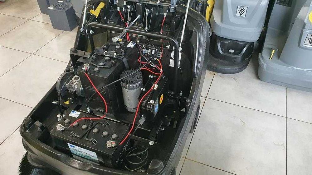 Zamiatarka KARCHER KM 85/50 W Bp BATERYJNA 2019 ROK
