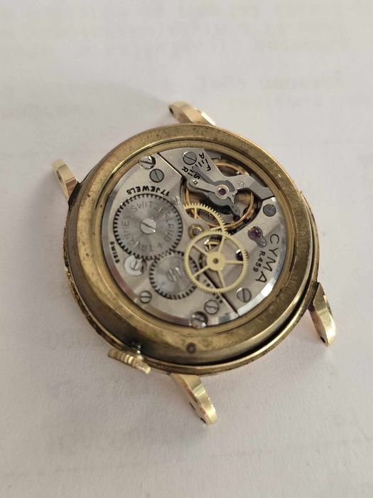 Szwajcarski zegarek Cyma mikrokratka, plaster miodu w 14K złocie