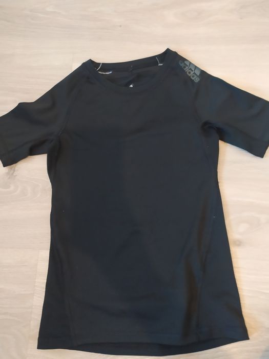 T-Shirt adidas tech fit i 9-10lat