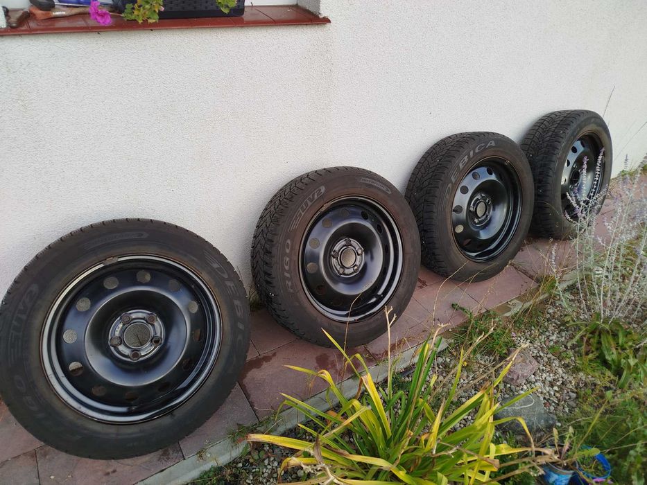 Zimowe koła opony 17", rozm. 215/60 rok produkcji 2021 od Kia Sportage