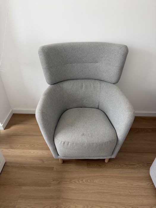 Poltrona IKEA OSKARSHAMN + repousa-pés (Tibbleby bege/cinzento)