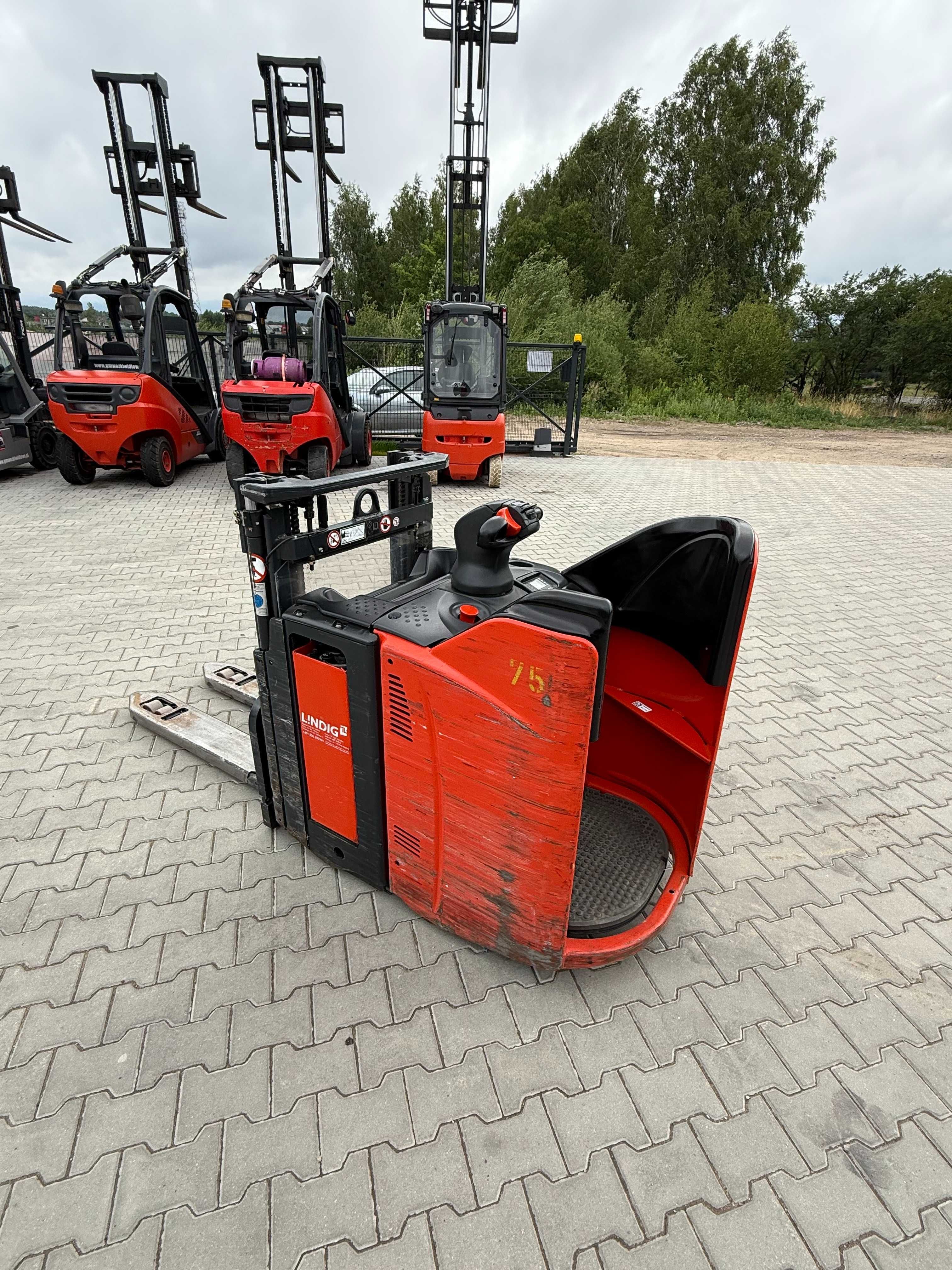 Wózek Paletowy Linde L12SP 2012 z Masztem 1,7m