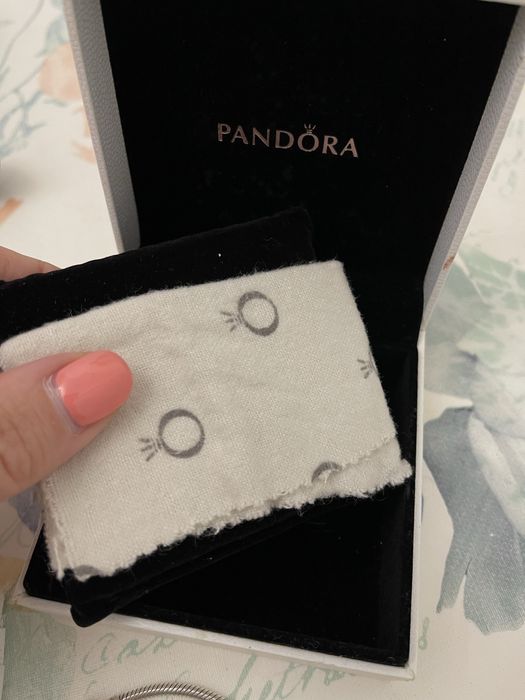 Продам браслет оригінал pandora з бусинками