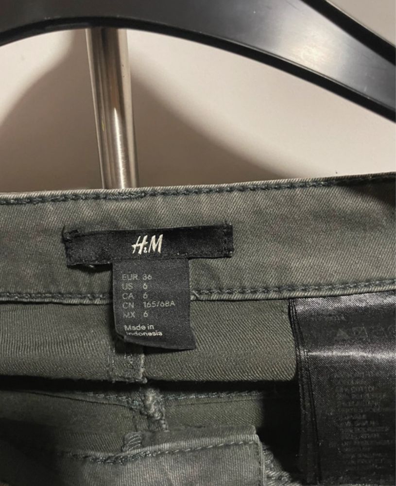 Spodnie z rozdarciami H&M rozmiar S