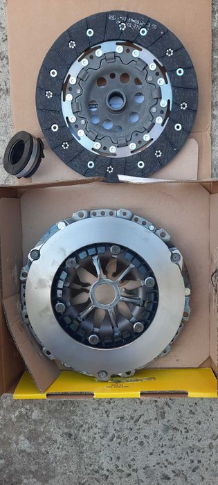 Продам НОВЫЙ комплект сцепления маховик, корзина,диск, выжимной , VAG.
