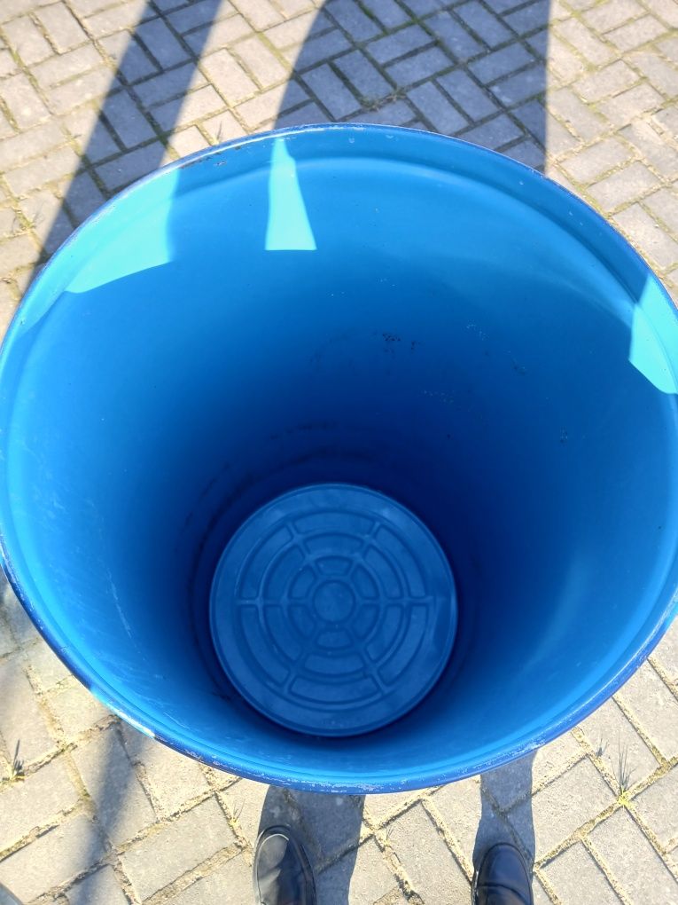 beczki beczka zamykane 200 litrów  na wodę ziarno inne materiały