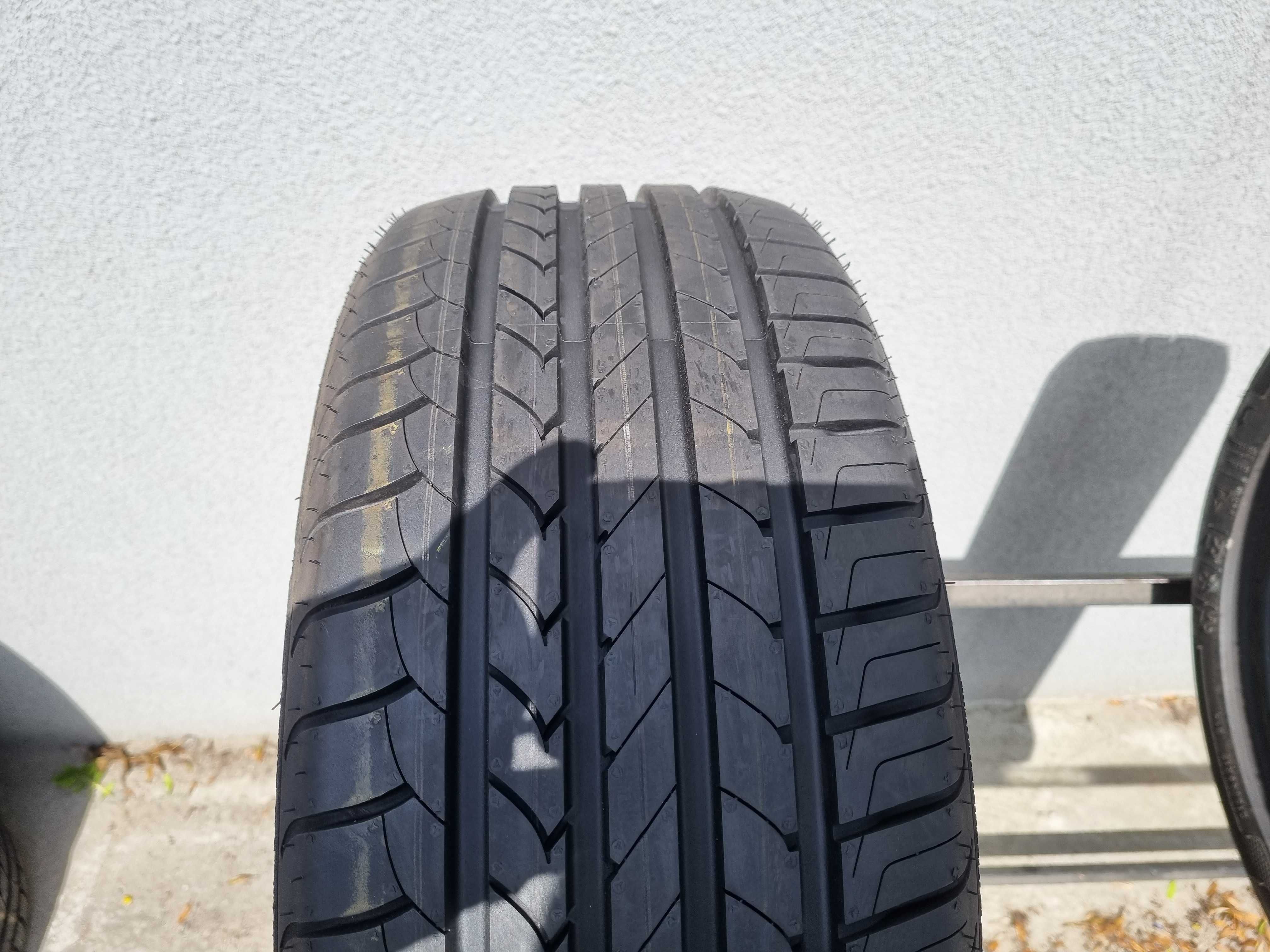 215/40/17 87W Goodyear Efficient Grip A0