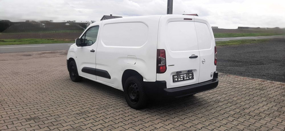 Combo 1.5 131 KM Niemcy 3-os. MAX Długi Klima CarPlay