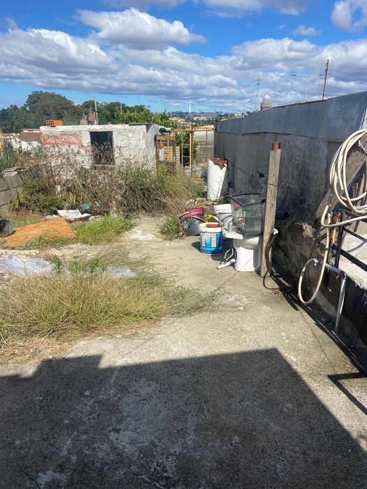 VENDE-SE MORADIA GEMINADA- VALADARES