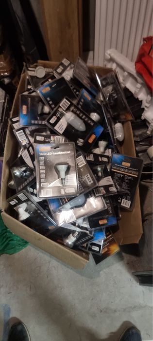Żarówki LED I-Glow SMD – GU10, E14, E27, GU5.3 – razem około 190 sztuk