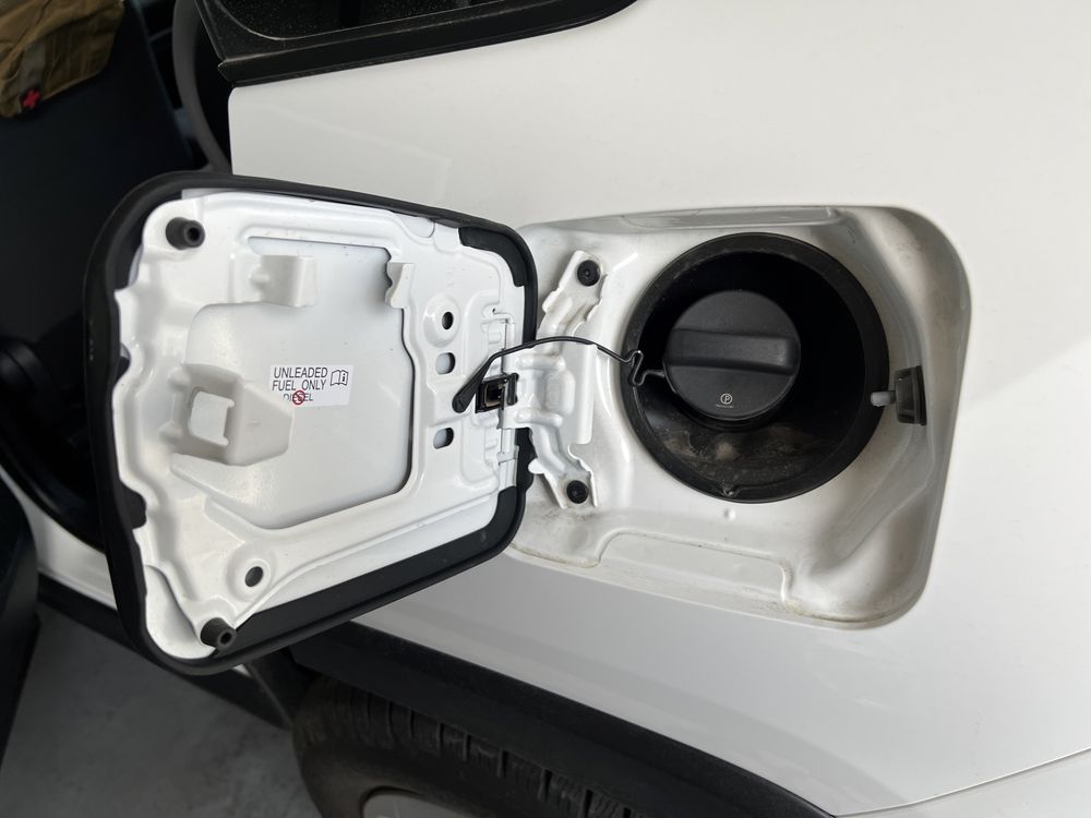 Гумовий ущільнювач Toyota для кришки люку баку Rav4 2019-2024 XA50